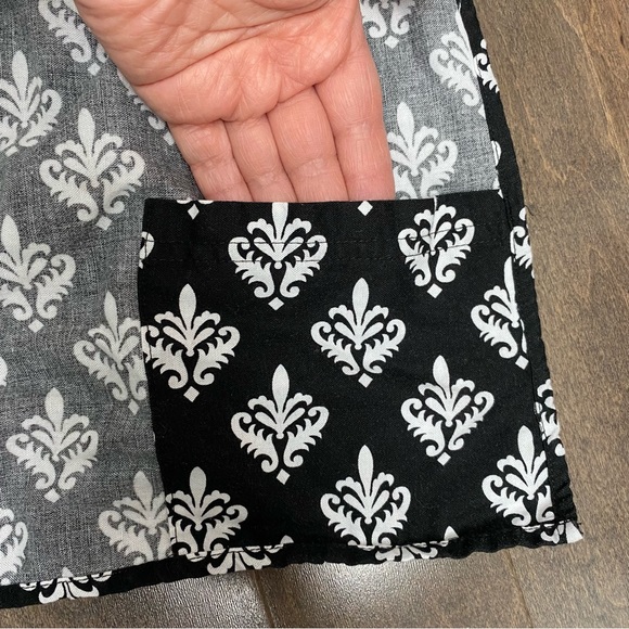 Bebe au Lait Nursing Cover in Black and White Damask Pattern - Picture 3 of 10